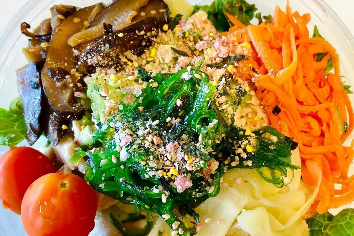 Tiki Poke - A New Long Island Eatery Focusing on Hawaiian Poke Bowls, Salads, and Bubble Tea 🥗