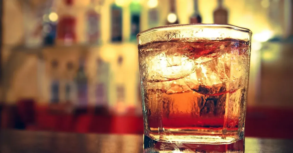 Cheers to a Night Out: Exploring the Best Bars in Babylon Village