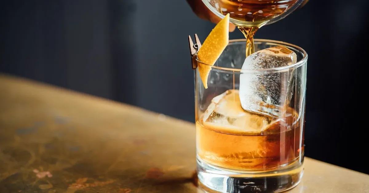 Sip, Savor, and Socialize: The Best Bars in East Hampton