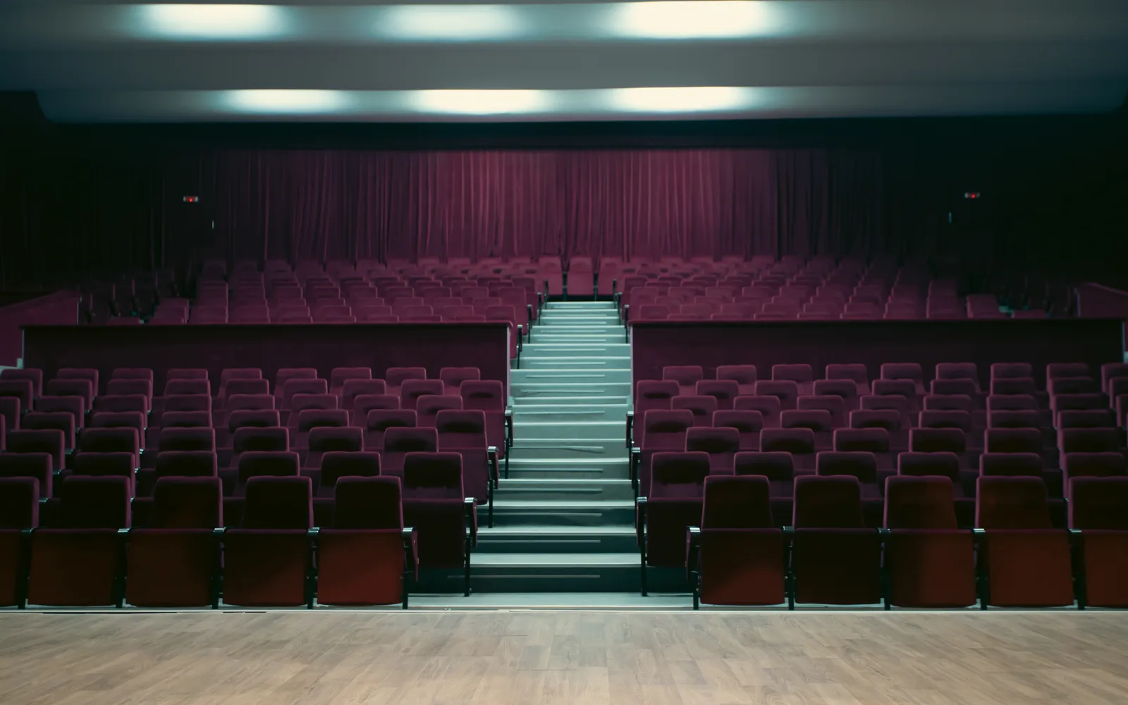 A 425-Seat Theater Pays an Artist the Same Fee a 5,000-Seat One Does. Westhampton Beach Is Doing Something About It.