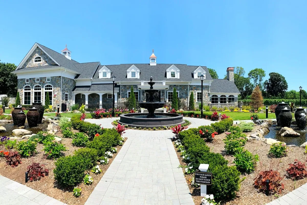 Del Vino Vineyards in Northport is Home to Great Wine