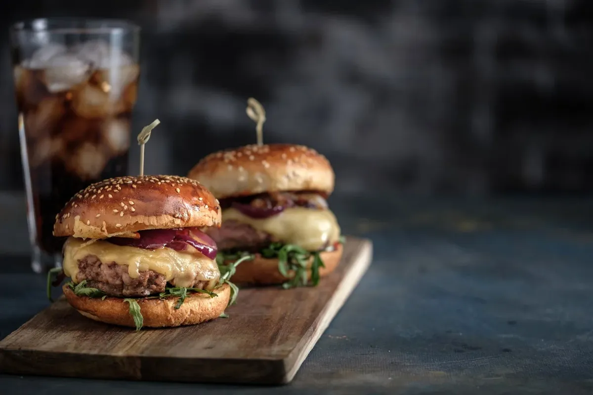 5 North Shore Burger Joints Worth Visiting 🍔