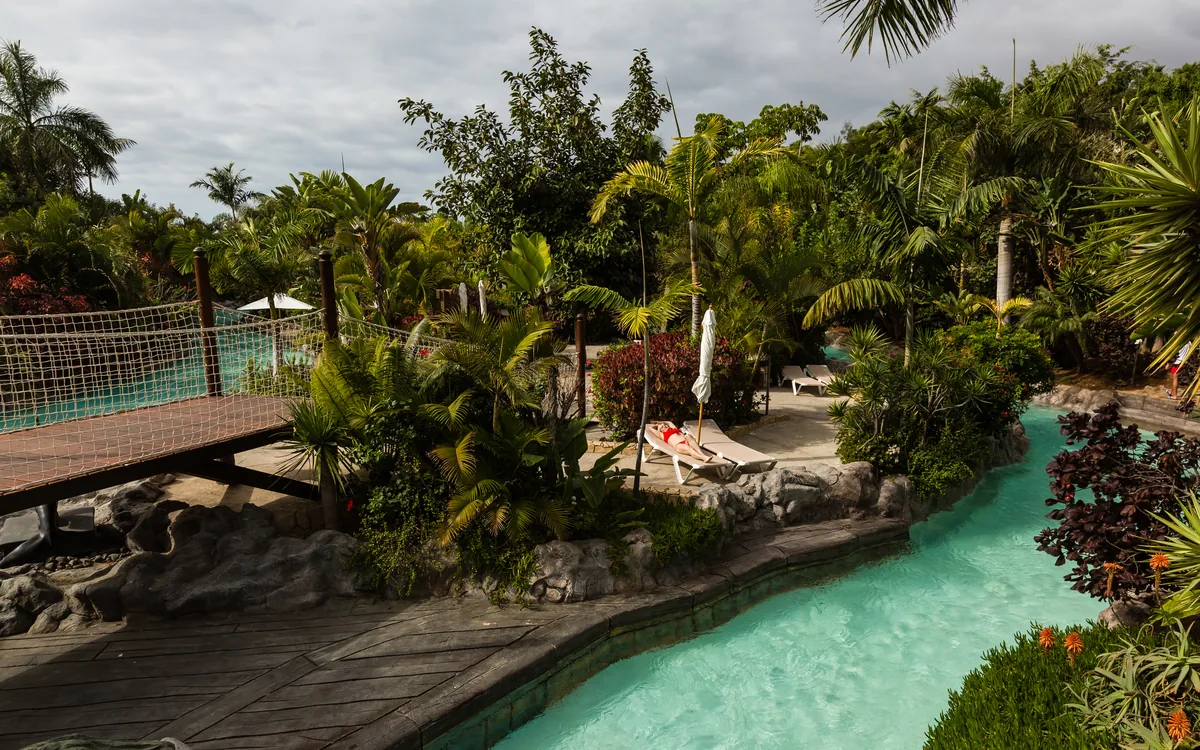 Splish Splash Debuts Stingray Bay and Brings Back Neon Nights for Summer 2026