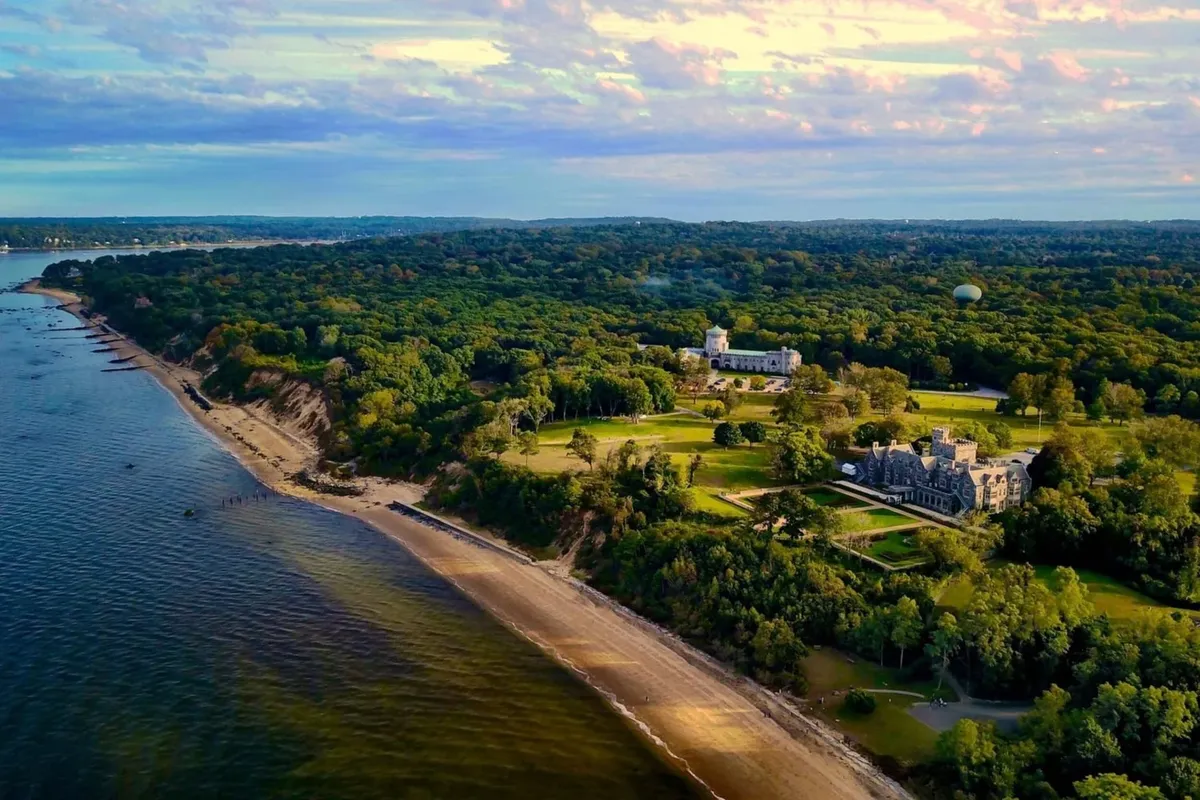 Sands Point Preserve’s Guided Nature Walks are Great Summertime Outings 🥾