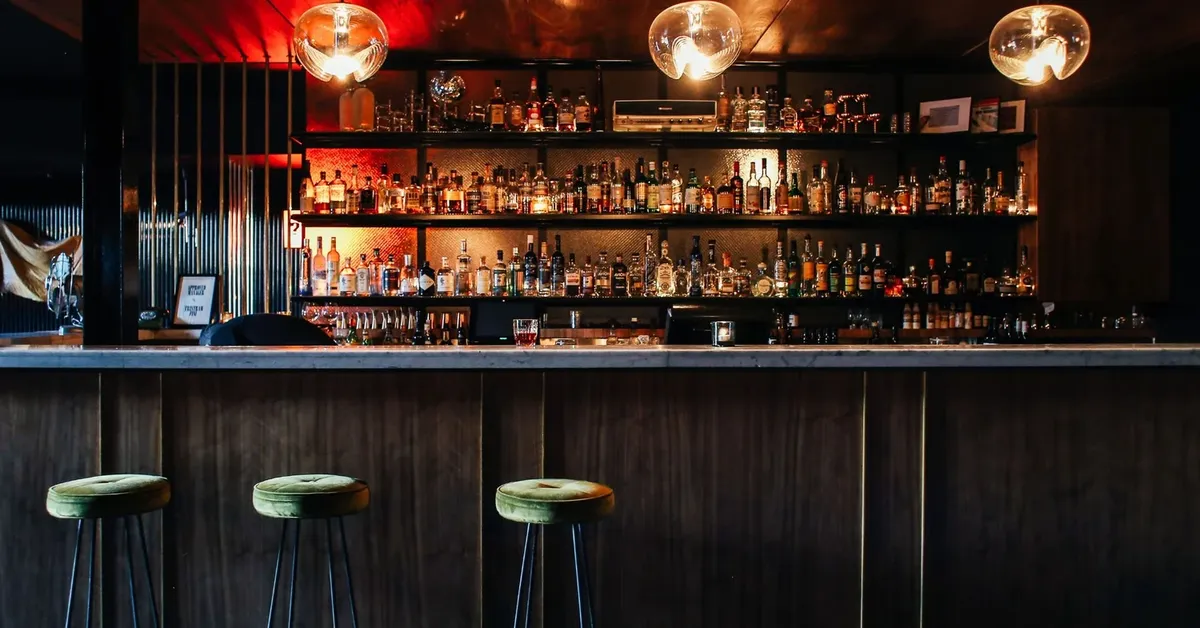 Unwind and Imbibe in Port Jefferson Village: Top Bars to Experience the Town's Vibrant Nightlife
