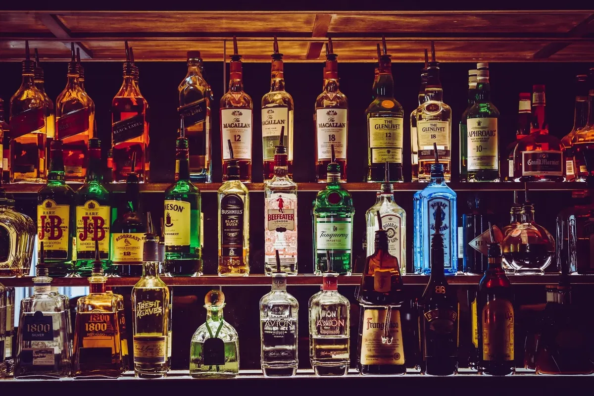Great Farmingdale Bars To Visit in August 🍷